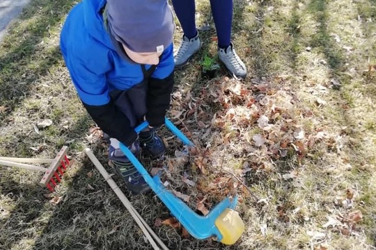 Úklid zahrady po dlouhé zimě 1