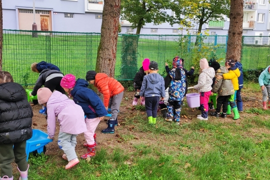 Úklid školní zahrady v MŠ Kollárova a plán procházek 1