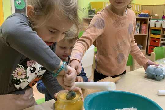 Pečení medových perníků Pečení medových perníků 1