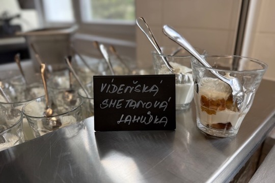 Pozdrav z Rakouska přímo z naší jídelny Pozdrav z Rakouska přímo z naší jídelny 1