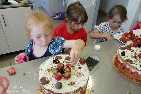Předškoláci a jejich rozlučkový dort 1