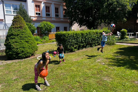 Tělocvik na školní zahradě 1
