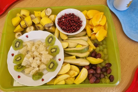 Ježečci a Medvídci z MŠ Soběchleby - ovocný talíř k odpolední svačince 1