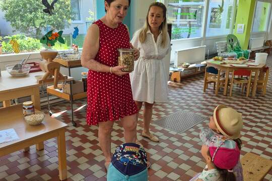 ROK PLNÝ CHUTÍ ZE ZAHRÁDKY ROK PLNÝ CHUTÍ ZE ZAHRÁDKY 1