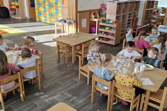 Co chutná Včeličkám Co chutná Včeličkám 1