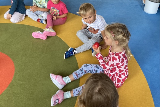 Proběhla ochutnávka jablek - Berušky 1