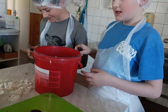 Brigádníci v kuchyni  1