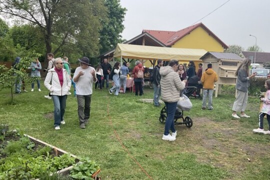 Díky podpoře společnosti Lidl se v Dětenicích otevřela nová jedlá školní zahrada 1