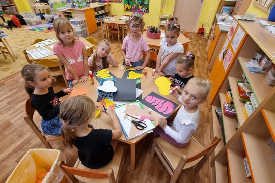 MŠ Sluníčko Krupka - Poznáváme podzimní přírodu se skřítkem Lesníčkem a vílou Lesněnkou 1