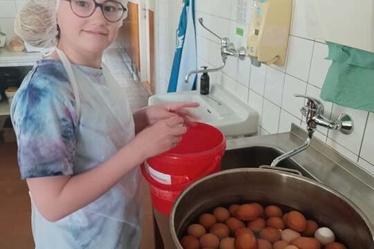 Brigádníci v kuchyni  1