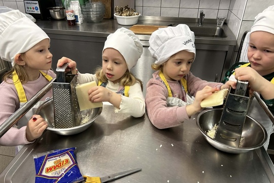 Malí pomocníci v kuchyni  1