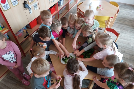 Motýlci z MŠ Kollárova - Sklizeň zelených paprik 1