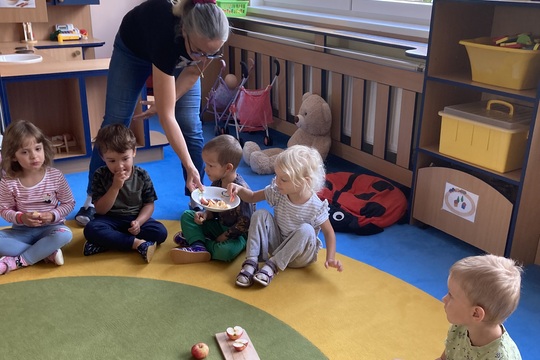 Proběhla ochutnávka jablek - Berušky 1