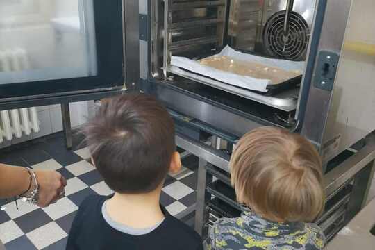 Děti pekly litý perník  1