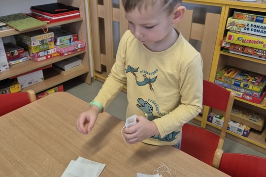 Připravujeme si bylinkový čaj  1