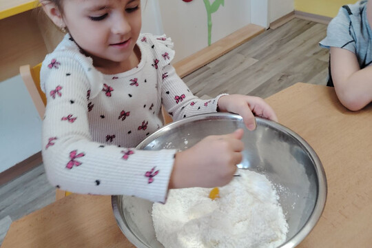 Kytičky z MŠ Kollárova - Masopustní koláčky 1