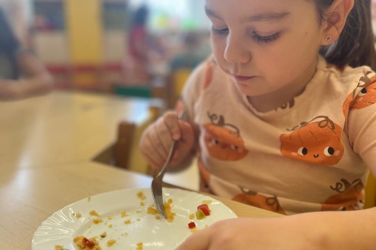 Salát z BIO červené čočky se zeleninou a tofu 1