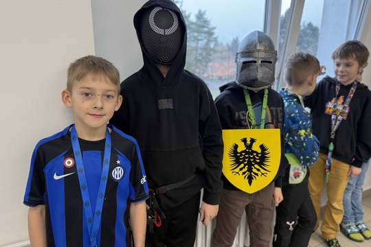 Maškarní veselí ve školní jídelně: když oběd chutná i baví Maškarní veselí ve školní jídelně: když oběd chutná i baví 1