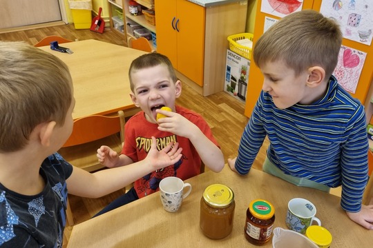 Ježečci z MŠ Soběchleby - Ve zdravém těle, zdravý duch - pokusy s čajem 1