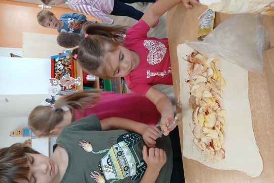 Měla babka čtyři jablka Měla babka čtyři jablka 1