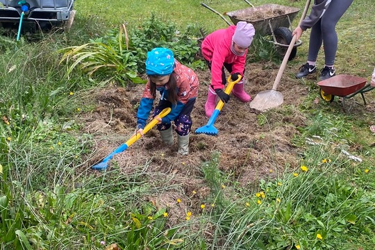 Děti z MŠ ukončily zahradnickou sezonu  1