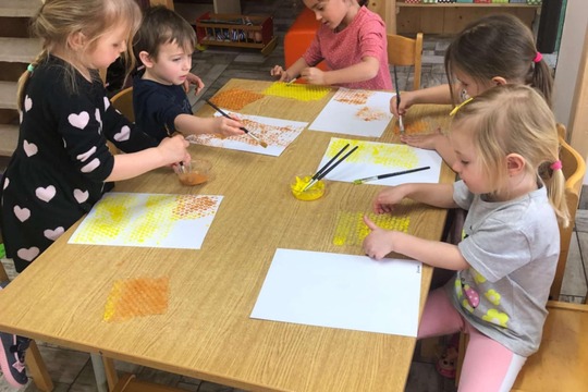 Dubnové aktivity ve třídě Motýlků a Včelek Dubnové aktivity ve třídě Motýlků a Včelek 1