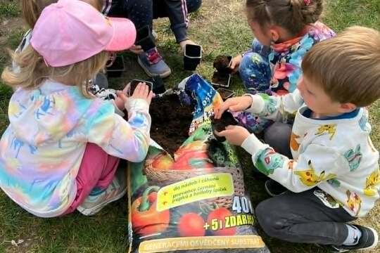 Jak nám roste "Jedlá zahrada" Jak nám roste "Jedlá zahrada" 1