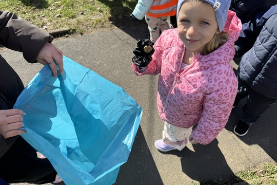 Motýlci z MŠ Kollárova - Třídíme odpad 1