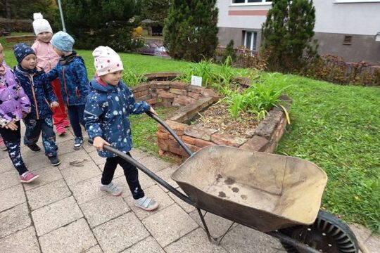 Pečené brambory v zahradní peci Pečené brambory v zahradní peci 1
