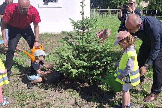 MŠ Sluníčko Soběchleby - Slavnostní setkání - převzetí stromku 1