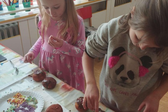 Pečení masopustních koblížků u Včeliček 1