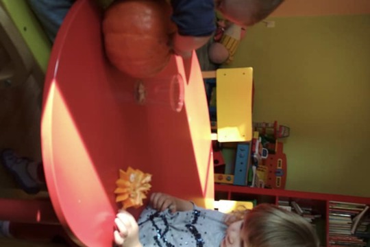 Oslava Halloweena s naší vypěstovanou dýní.  1