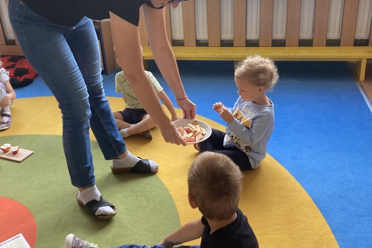 Proběhla ochutnávka jablek - Berušky 1