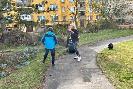 Jarní brigáda na školní zahradě spolu s rodiči 1