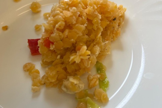 Salát z BIO červené čočky se zeleninou a tofu 1