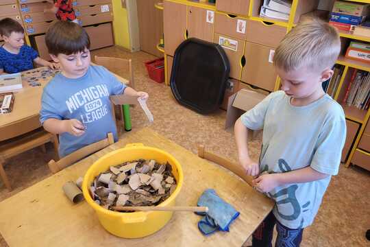 Recyklace papíru - Sluníčka 1