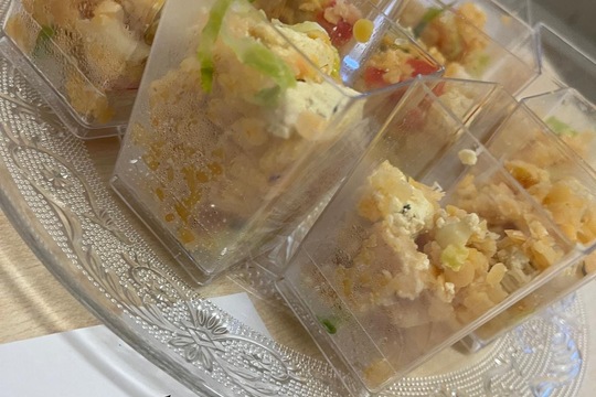 Salát z BIO červené čočky se zeleninou a tofu 1