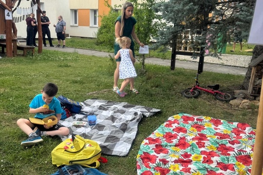 Piknik na školní zahradě a "Na silnici bezpečně" 1