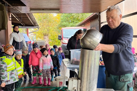 Moštování našich JABLÍČEK 1