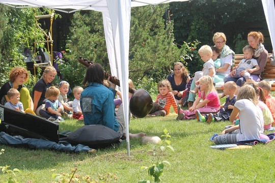 Muzikoterapeutická pohádka na zahradě Lesokruhu 1