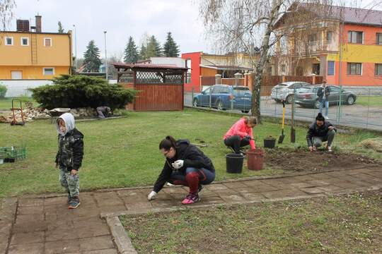 Jarní brigáda s rodiči a prarodiči 1