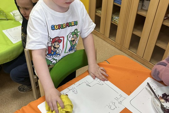 Děti v roli malých kuchařů a servírek 1