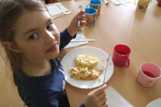 Zdravé odpolední vaření ve Včeličkách s rodiči - Zdravý bramborový salát, pomazánky 1