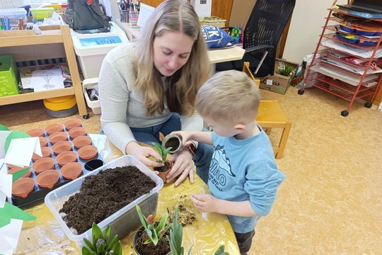 JARNÍ SÁZENÍ NA NAŠÍ ZAHRADĚ 1