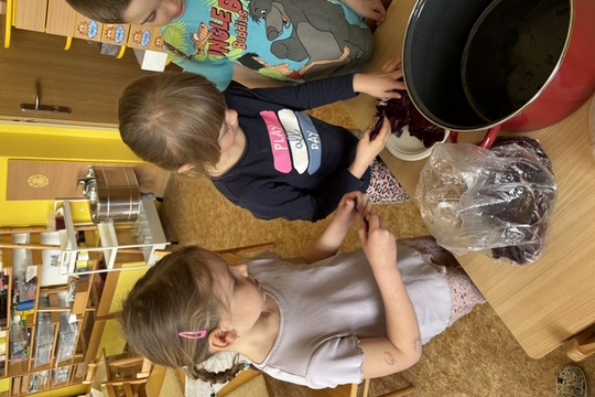 Jak jsme barvili vajíčka - Sluníčka 1