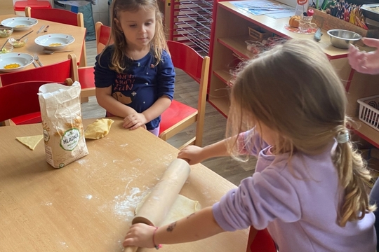 Motýlci z MŠ Kollárova - Svatomartinské rohlíčky Motýlci z MŠ Kollárova - Svatomartinské rohlíčky 1