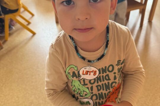 Děti vařily jablečno-šípkový čaj 1