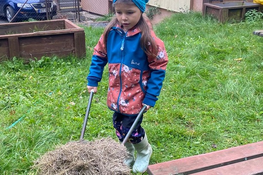 Děti z MŠ ukončily zahradnickou sezonu  1