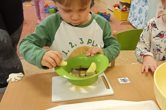 Jablečné křížaly a čaj 1