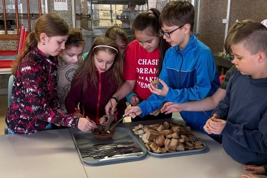 Výuka ve školní jídelně 1